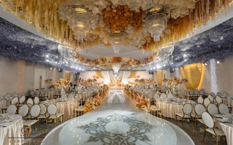 鎏金圣殿 [ 最大44桌 · 高4.8m · 无柱 · 低消2680 ]