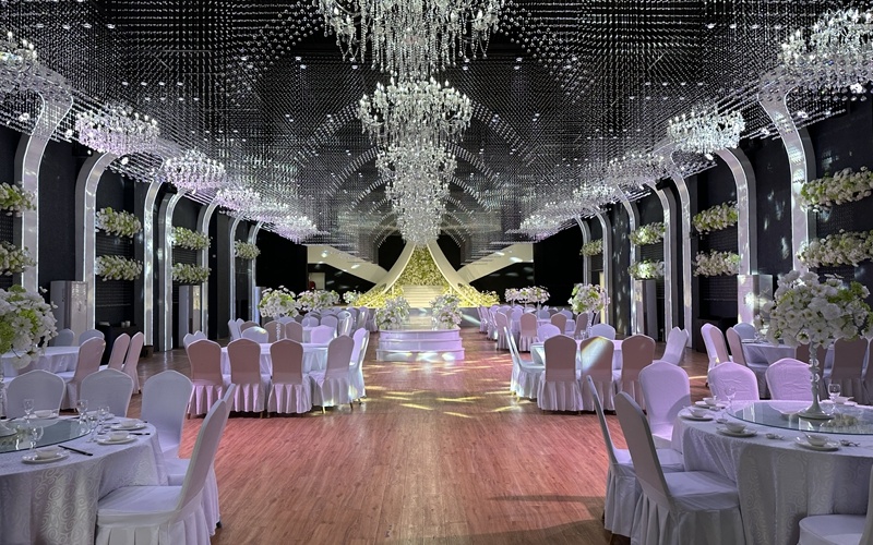 水晶厅 [ 最大36桌 · 高5.6m · 无柱 · 低消1280 ]